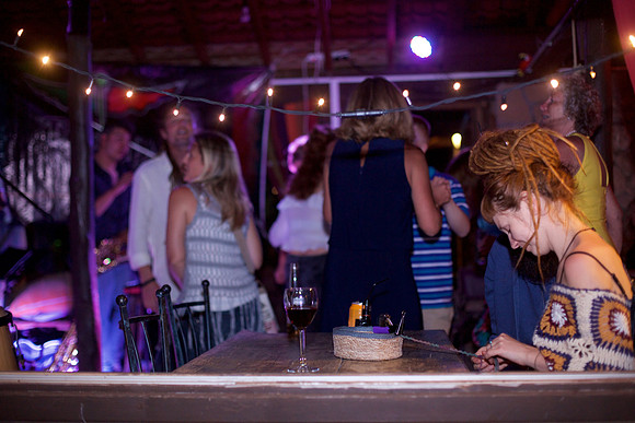 Roots Bar