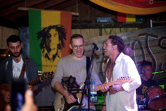 Roots Bar